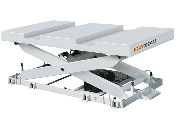 How to Safely Operate Small Hydraulic Aerial Lifting Platforms